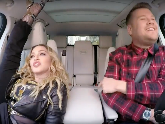 Мадонна спела караоке и станцевала в автомобиле. Видео