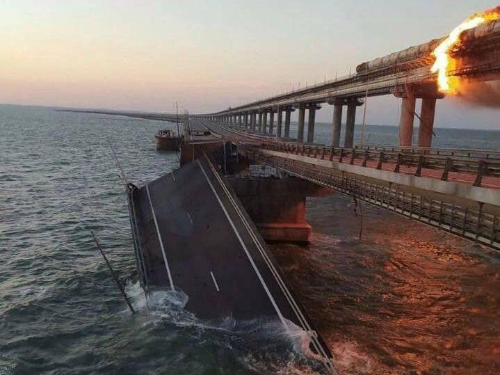 В РФ заявляют об организации сухопутного коридора через аннексированные территории после закрытия Крымского моста