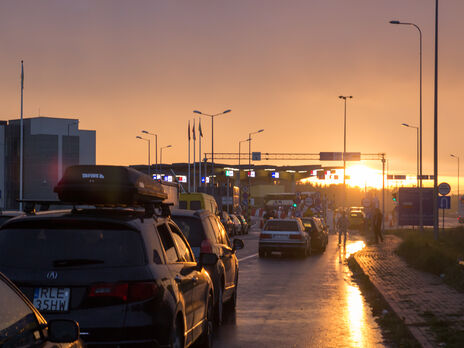 Через обстріли Росії можливі перебої на пунктах пропуску на кордоні з ЄС і Молдовою – Держприкордонслужба