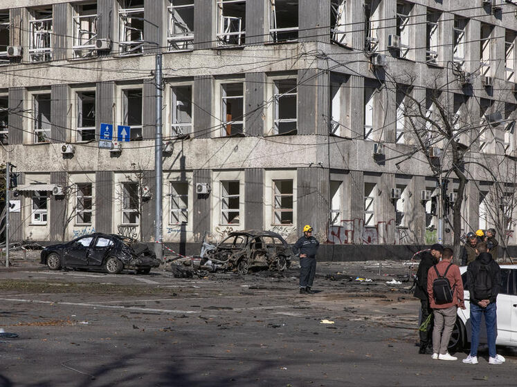 Школы, админздания и жилые дома. В Киеве в результате удара РФ повреждено 70 объектов