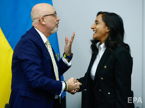 Канада выделит Украине новый пакет военной помощи. В него входит 400 тыс. единиц зимней формы