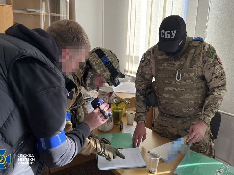 В Купянске Харьковской области СБУ и ГБР задержали женщину, которая собирала "налоги" с местного населения