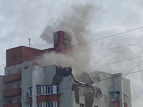 У російському Бєлгороді на житловий будинок упали уламки запущеної по Україні ракети, повідомив стратком ЗСУ