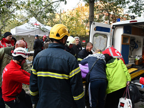 Умер 11-летний мальчик, которого достали из-под завалов разрушенного ракетой дома в Николаеве – Ким