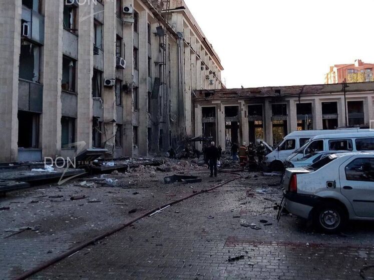 В окупованому Донецьку пролунали вибухи, пошкоджено будівлю 