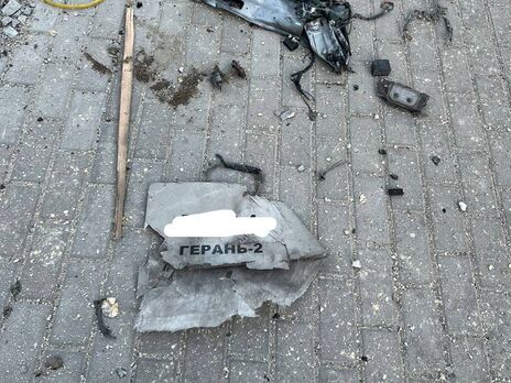 Кличко показал обломки дрона-камикадзе, которым россияне утром атаковали Киев