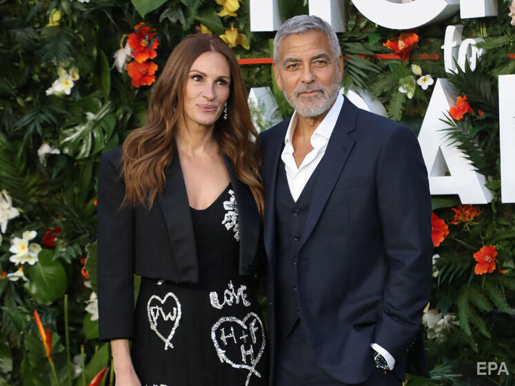 Робертс призналась, как у нее в телефоне записан Клуни