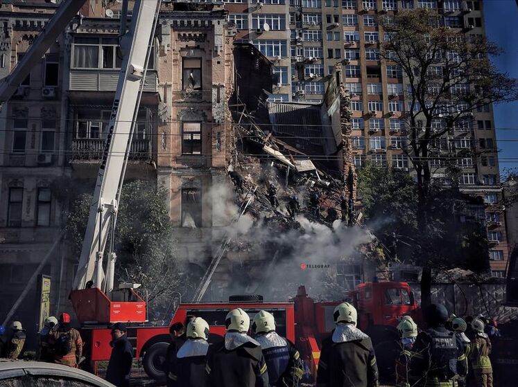 У Мінкульті хочуть реставрувати зруйнований дроном будинок у Києві. Кличко заявляв, що це неможливо
