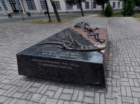 В Мариуполе оккупанты снесли памятник жертвам Голодомора