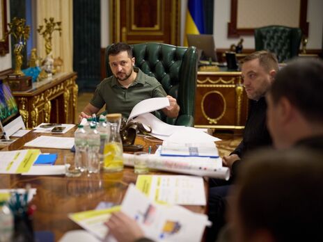 Зеленский поручил создать мобильные пункты питания для критической инфраструктуры – совещание