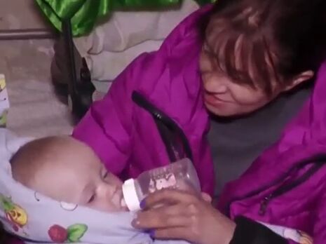 В Харькове шестимесячный мальчик всю жизнь живет в бомбоубежище, куда его мать перебралась из-за войны