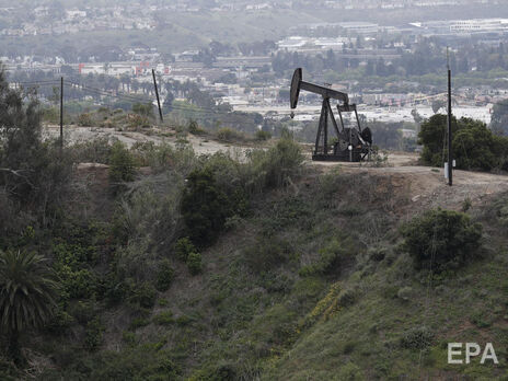 США продадут 15 млн баррелей нефти из стратегического резерва, чтобы снизить цены – Байден