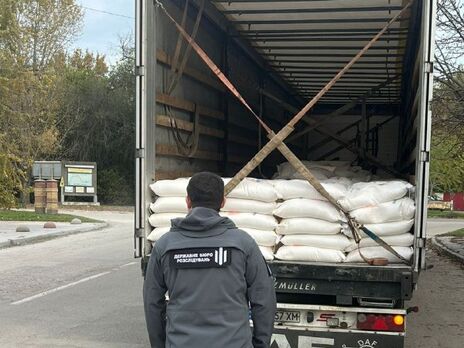 У Дніпропетровській області чиновників упіймали на продажу гуманітарної допомоги – ДБР