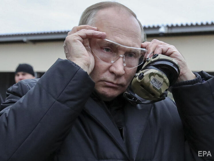 "Вылез из бункера". Путин вместе с мобилизованными пострелял из винтовки. В соцсетях отреагировали. Видео