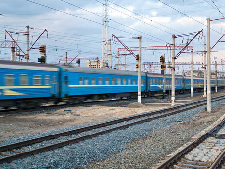 Из-за российских атак ряд поездов задерживается – 