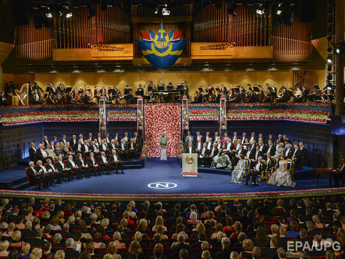 В Стокгольме вручили Нобелевские премии 2016 года