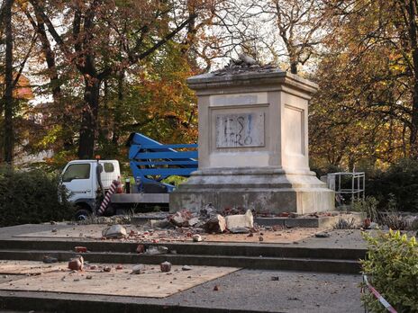 В Польше одновременно снесли четыре памятника 