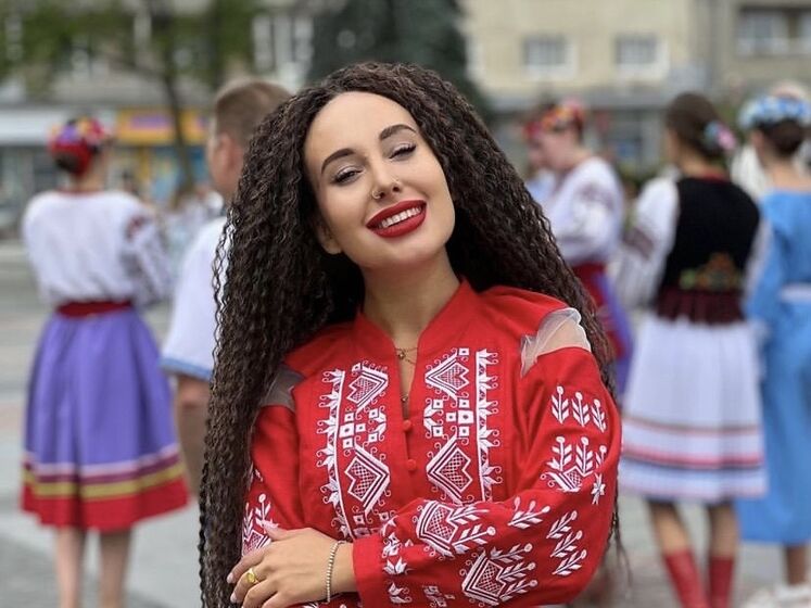 Украинская певица Ани Лорак ошеломила поклонников фото в соблазнительном топе