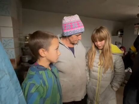 Из Донецкой области полиция и волонтеры смогли вывезти двух детей, отец которых отказывался эвакуироваться и погиб от российского снаряда