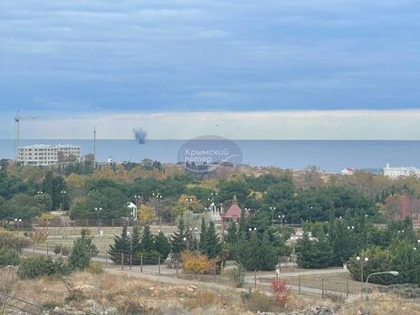 В окупованому Севастополі чутно вибухи. 