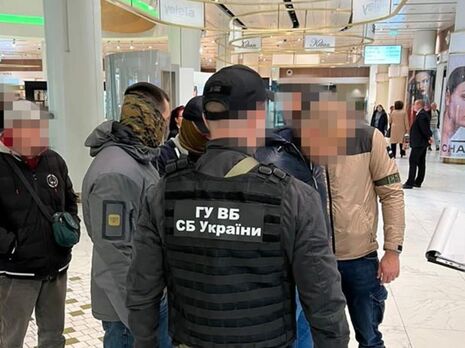 СБУ задержала мошенника, обещавшего бизнесу за $0,5 млн закрыть уголовное дело и избежать санкций СНБО 