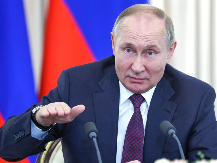 "Це не все, що ми можемо". Путін пов'язав обстріли об'єктів в Україні з вибухами у Севастополі