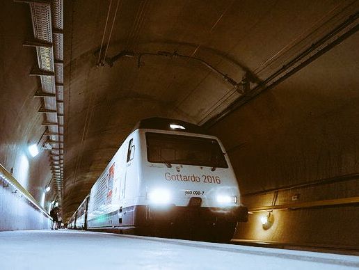 В Швейцарии началось движение по самому длинному в мире Готардскому туннелю
