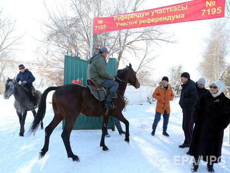 На референдуме в Кыргызстане одобрили передачу части полномочий президента премьер-министру