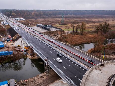 На Житомирской трассе восстановили мост, который стал препятствием для оккупантов во время их наступления на Киев