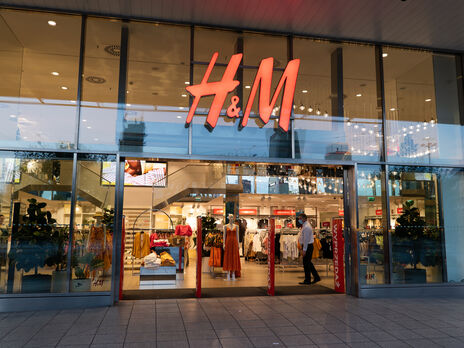 H&M закрив у Росії половину магазинів. До кінця року торговельну мережу в РФ планують згорнути повністю