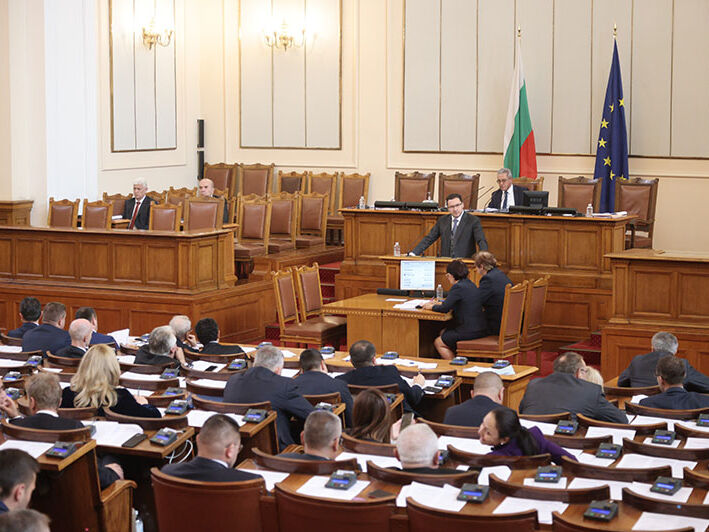 Парламент Болгарії підтримав передавання Україні озброєння