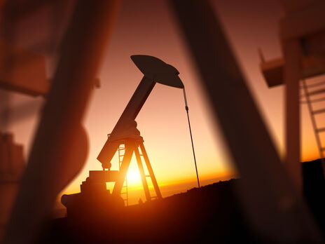 Верхній поріг цін на нафту регулярно переглядатимуть, заявив співрозмовник Reuters