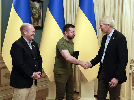 У Київ приїжджали американські сенатори Портман і Кунс. Вони запевнили, що двопартійна підтримка України триватиме