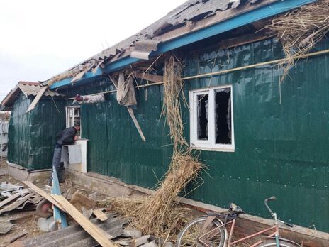 На окраине одного из приграничных сел Сумской области оккупанты с БПЛА сбросили два взрывных устройства – ОВА