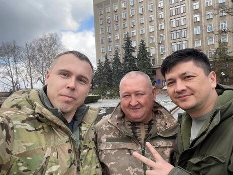 Кім (праворуч) разом із генералом Марченком (по центру) на своєму рівні організували систему ППО, зазначив Костенко (ліворуч)