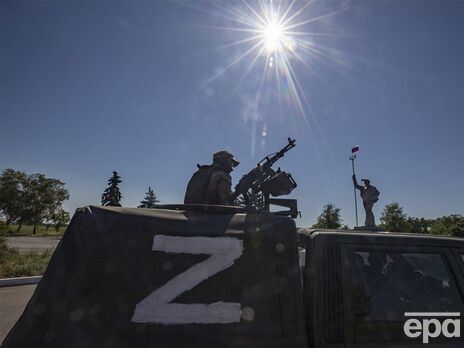 Оккупанты усиливают оборону Мариуполя: по городу движется военная техника, а на окраинах строятся укрепления 