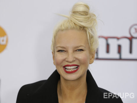 Sia развелась с мужем