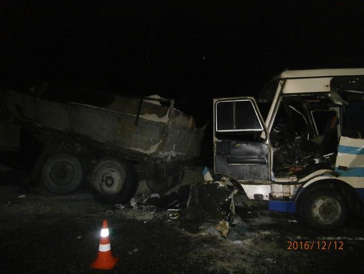 Во Львовской области столкнулись рейсовый автобус и грузовик, два человека погибли