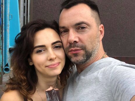 Жена Арестовича о его президентских амбициях: Когда мы с ним встретились, он сказал: 