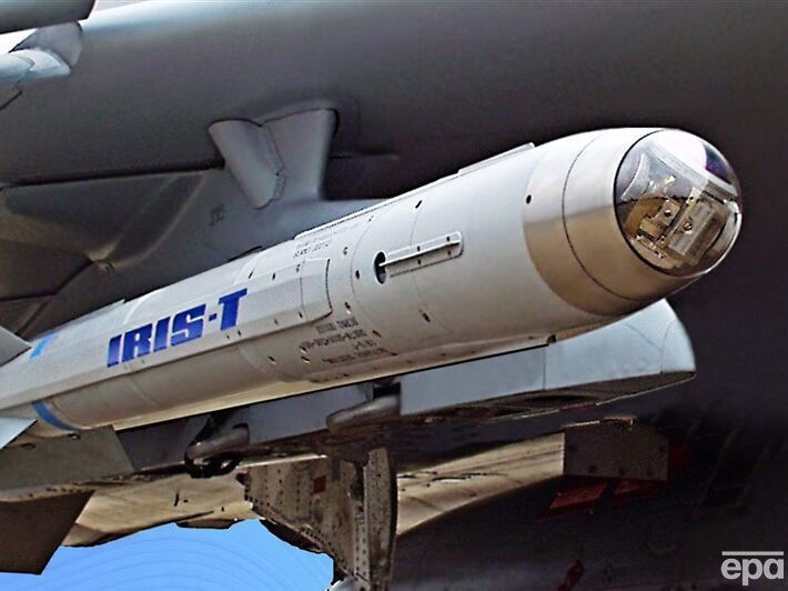 Германия передала Украине ракеты IRIS-T и бронетранспортеры Dingo