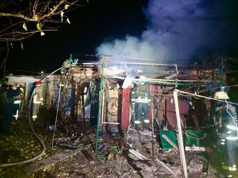 Окупанти вночі обстріляли Нікопольський район Дніпропетровської області, поранено 80-річну жінку – ОВА