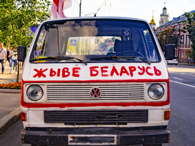 Режим Лукашенка визнав патріотичне гасло "Жыве Беларусь!" нацистським. Його активно використовували протестувальники