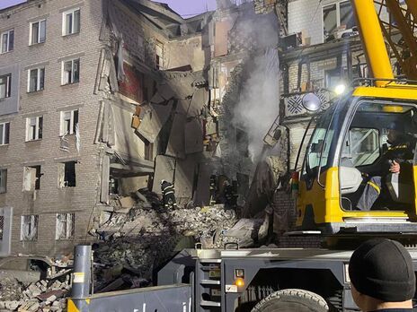 Число погибших в результате удара РФ по многоэтажке в Николаеве увеличилось до пяти, среди погибших – семейная пара