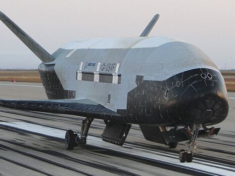 На Землю после 908-дневной миссии вернулся секретный беспилотный космический самолет США