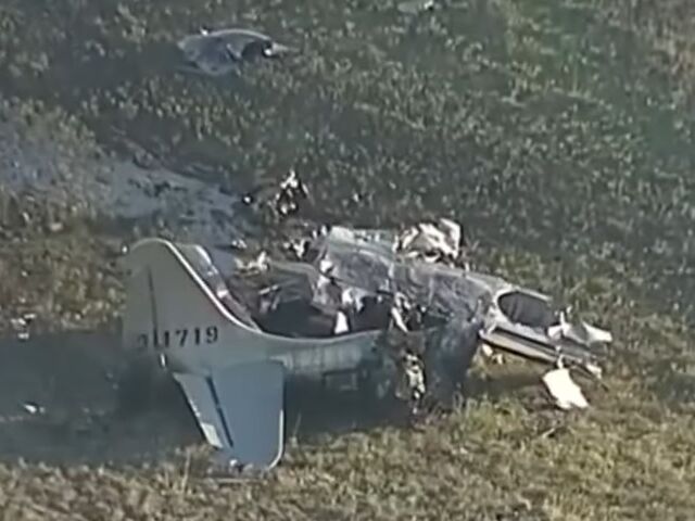 На авиашоу в США жертвами столкновения в воздухе двух военных самолетов стали шесть человек