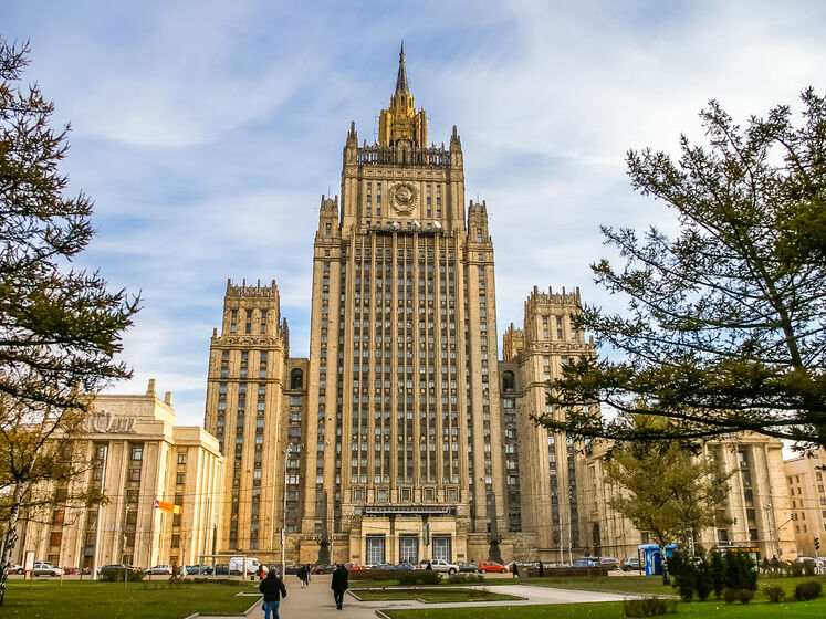 У МЗС РФ заявили, що Росія не готова вивести війська з України для початку переговорів