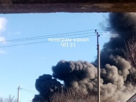В Белгородской области крупный пожар, горит склад топлива