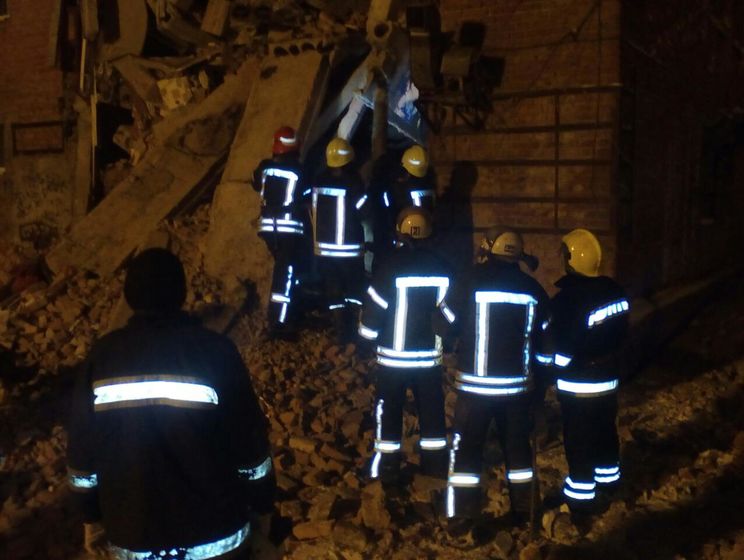 Спасатели в Чернигове достали из-под завалов 17-летнего подростка