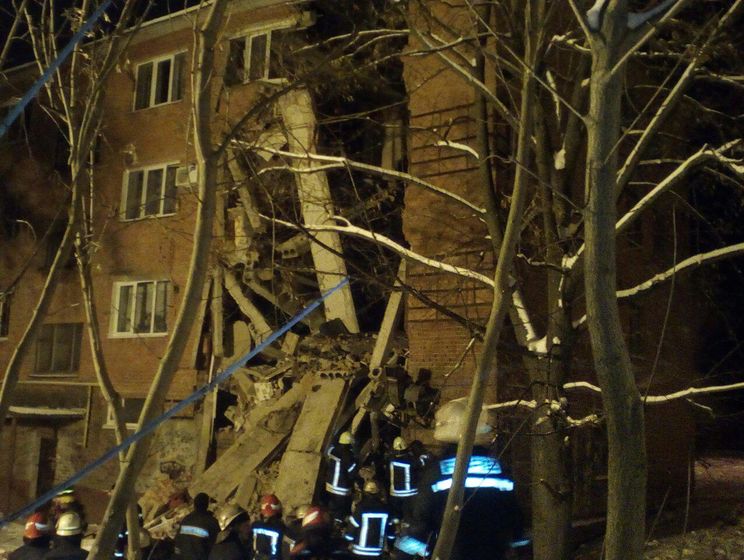 В Чернигове обрушилось общежитие, под завалами находятся двое людей