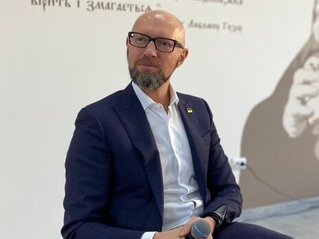 Яценюк: Смена власти в РФ может быть, но не через демократические процессы, а через сговор или смещение Путина